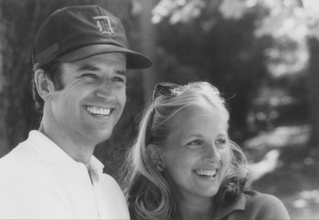 joe bidens first wife died